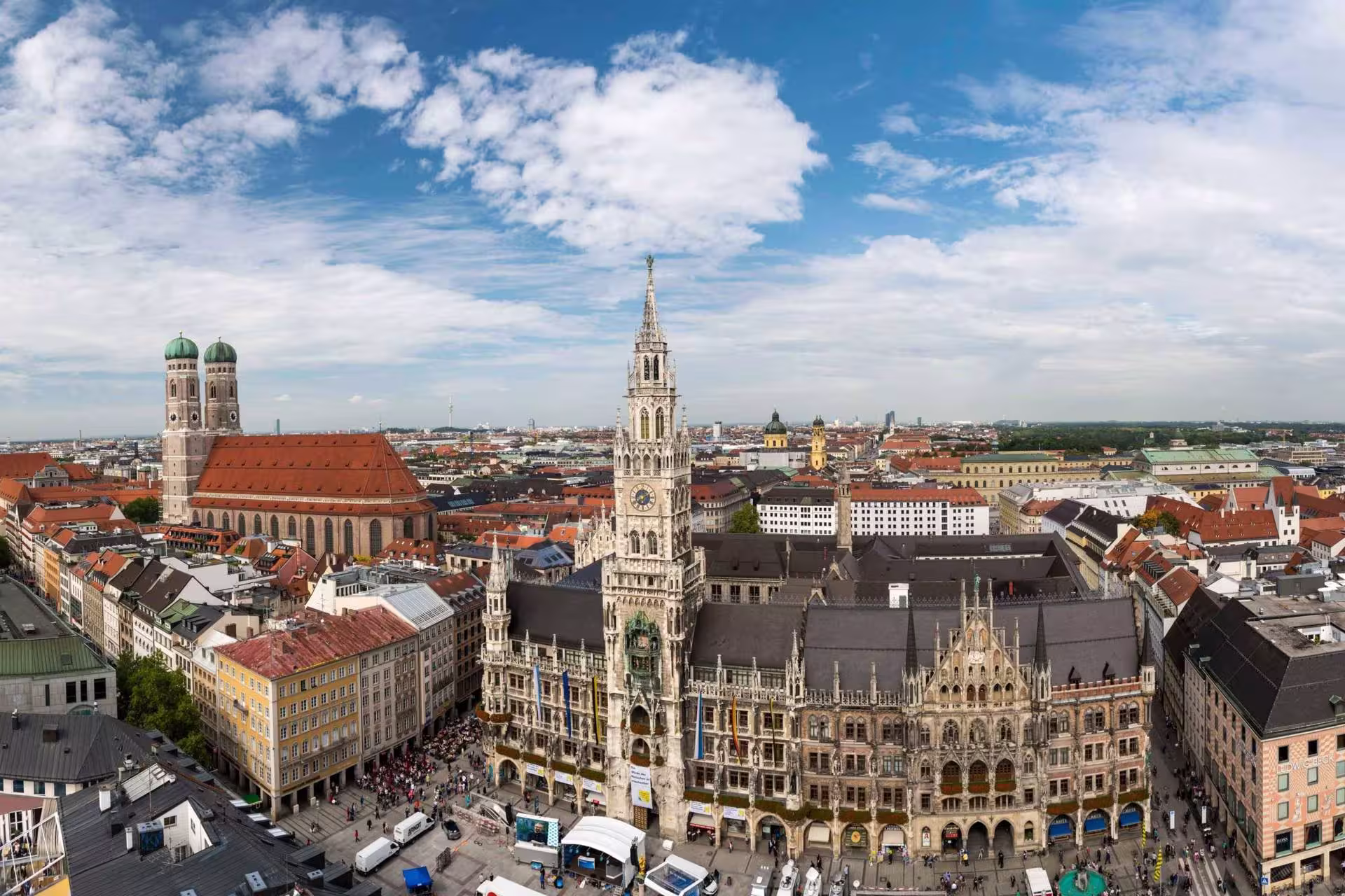 Munich Marienplatz and New Town Hall Glockenspiel